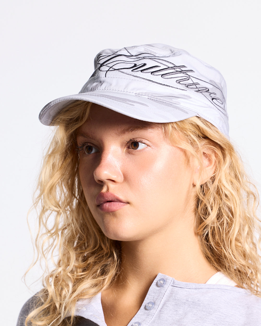 SCRIPT CAP GREY CAMO