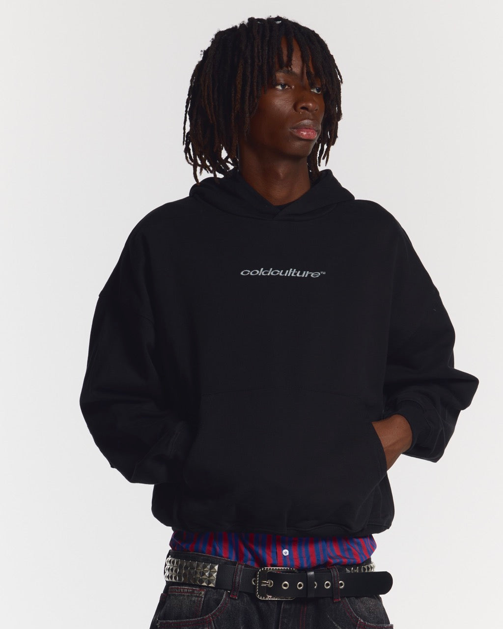 DISTRESS CURVED HOODIE BLACK