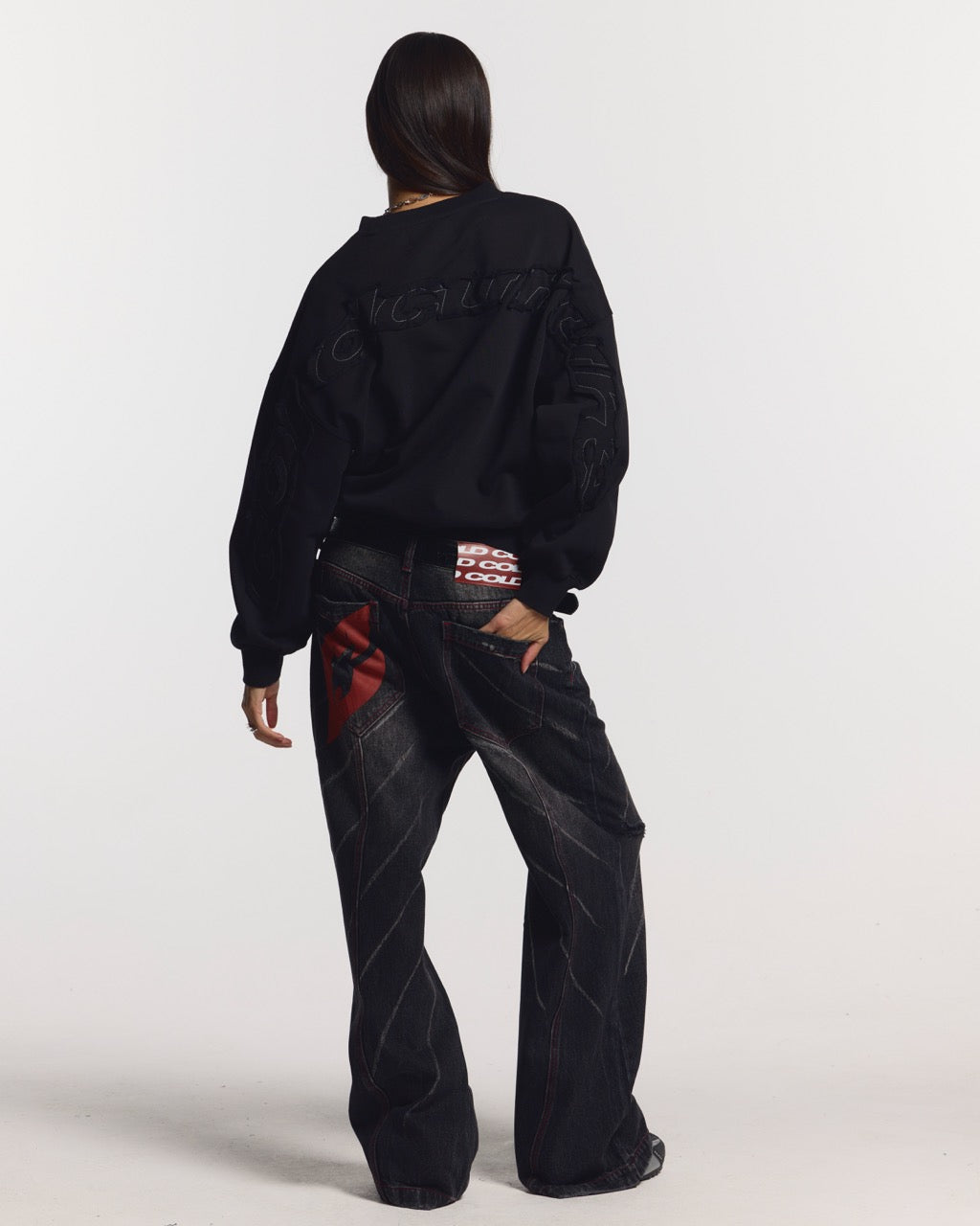 DISTRESS CURVED CREWNECK BLACK