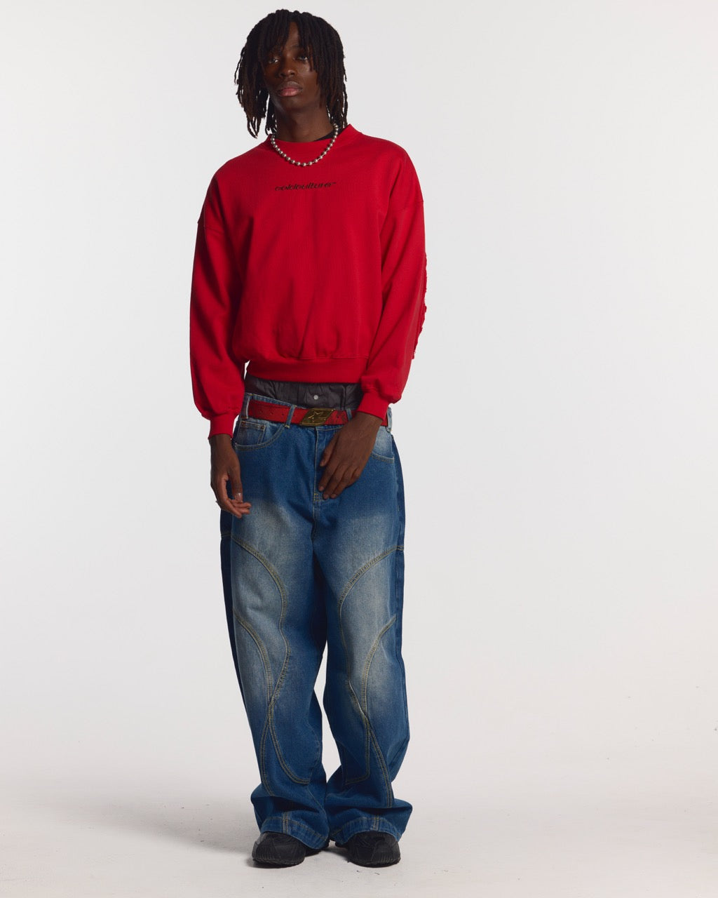 DISTRESS CURVED CREWNECK RED