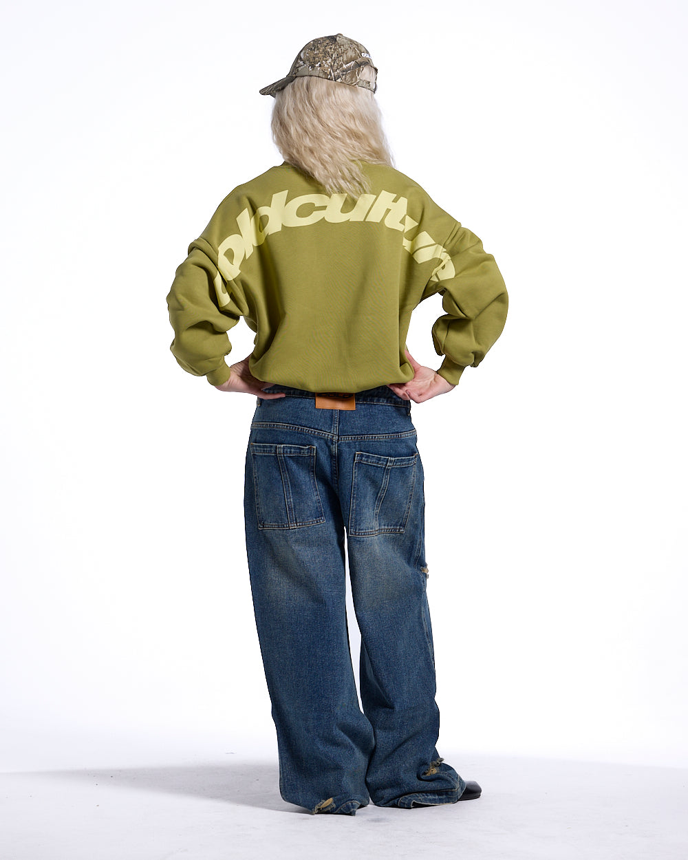 CURVED CREWNECK LIGHT GREEN