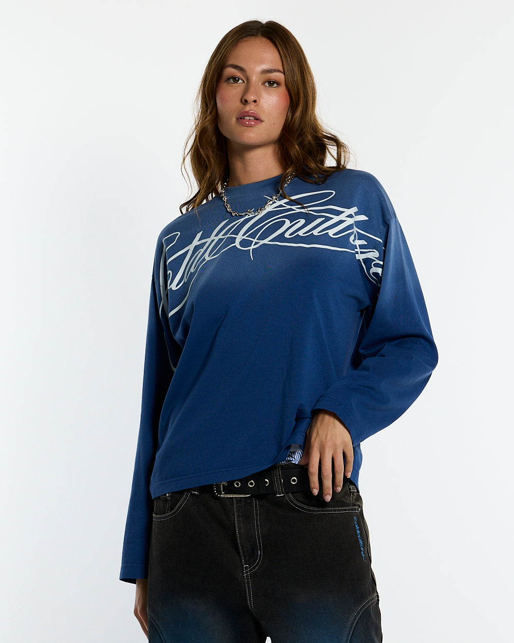 CROSSED SCRIPT LONGSLEEVE VIBRANT BLUE