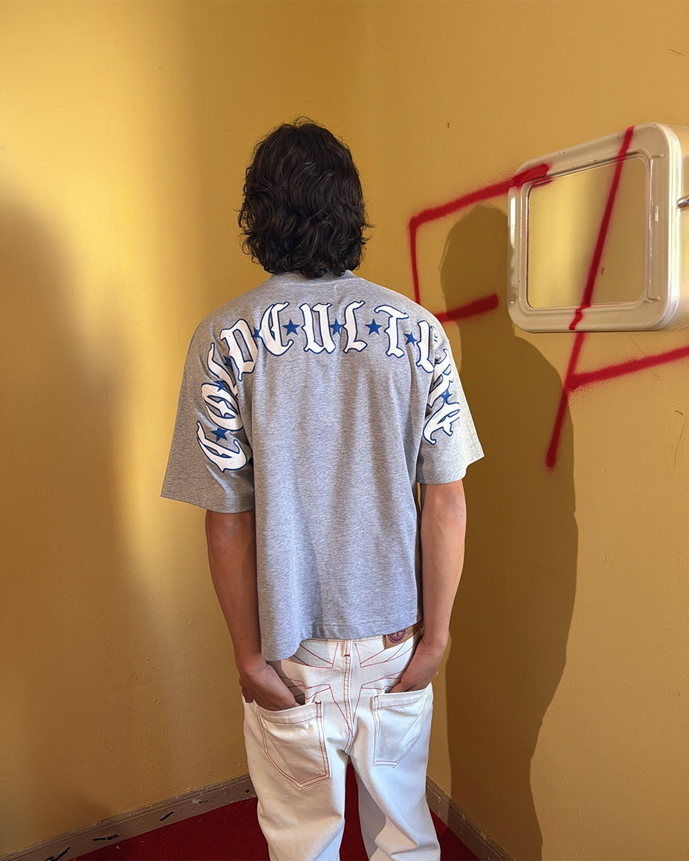 GOTHIC CURVED TEE GREY