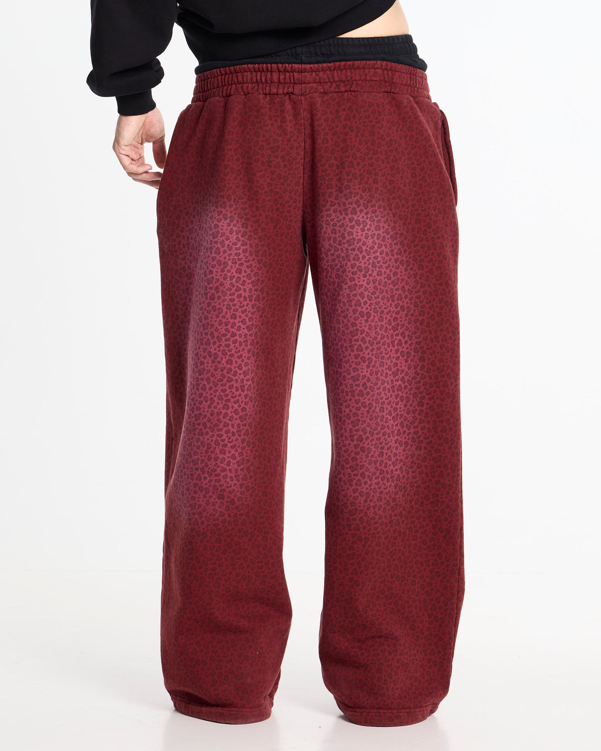 NIGHTHUNT SWEATPANTS RED - Cold Culture