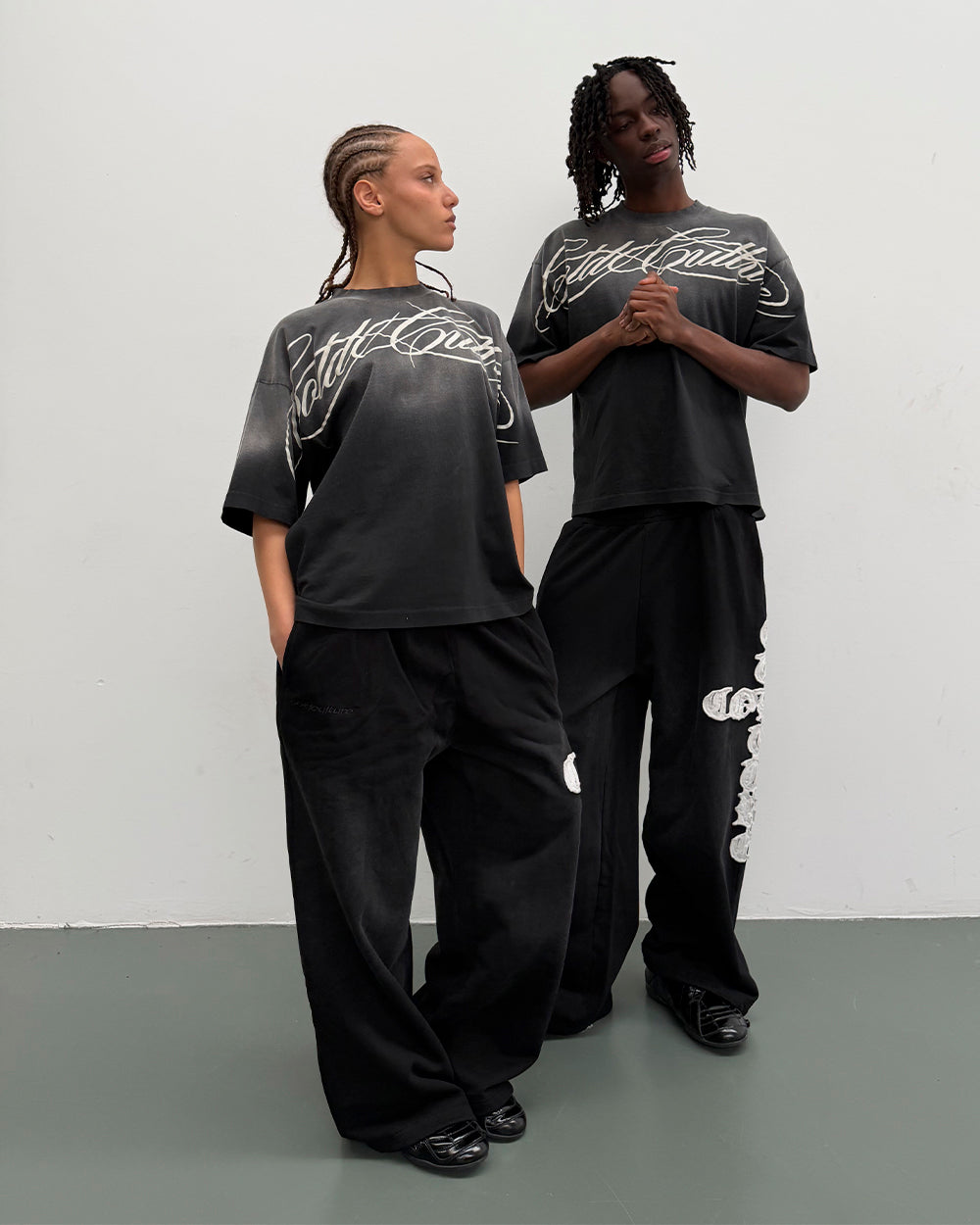 CROSSED SCRIPT TEE BLACK