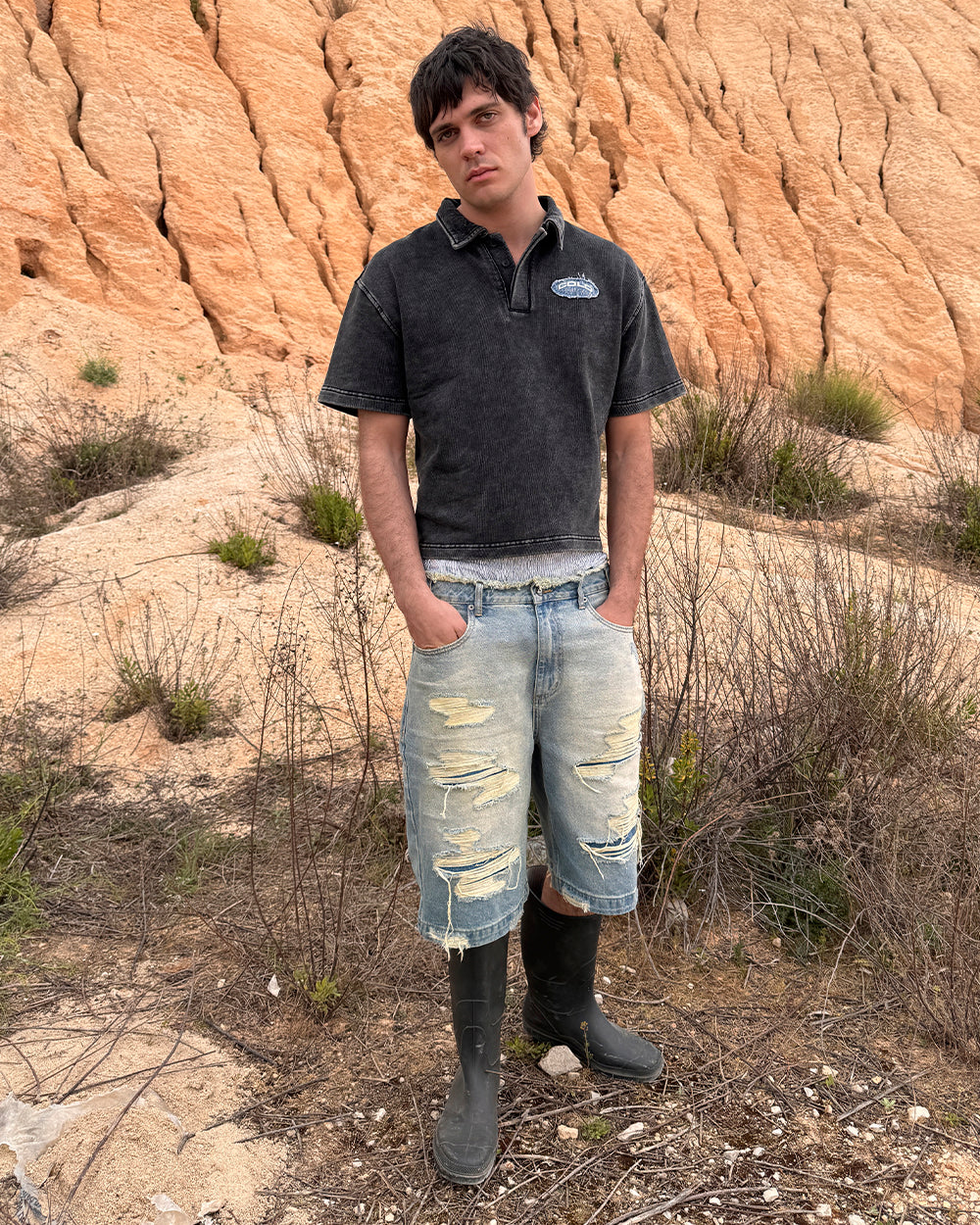 DISTRESSED DOLLAR POLO BLACK