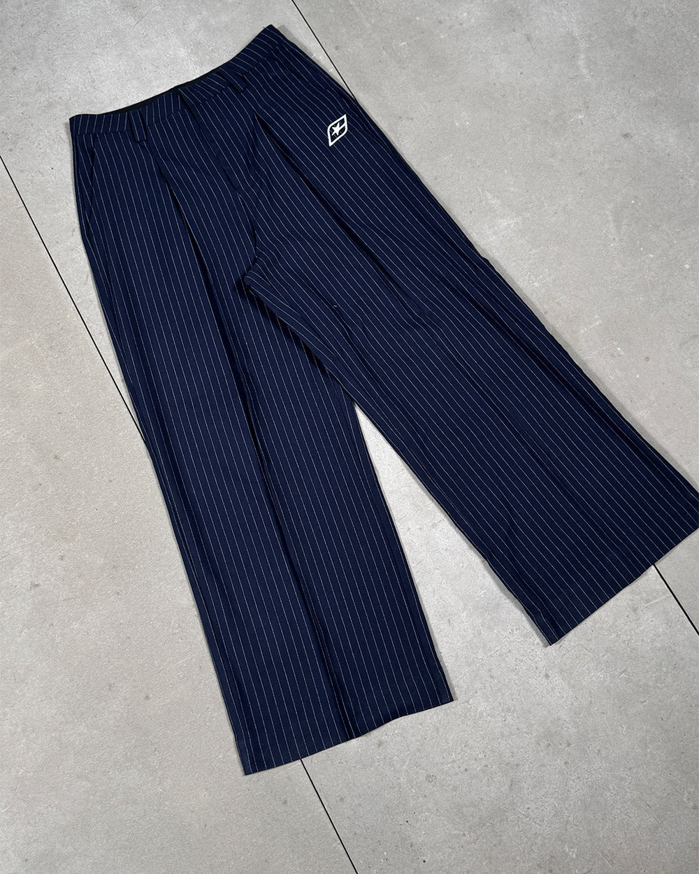 SEAM EFFECT LINE PANTS