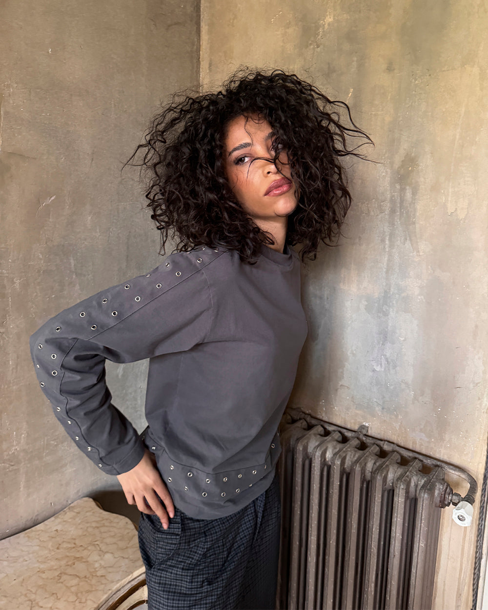 EYELET LONGSLEEVE BLACK