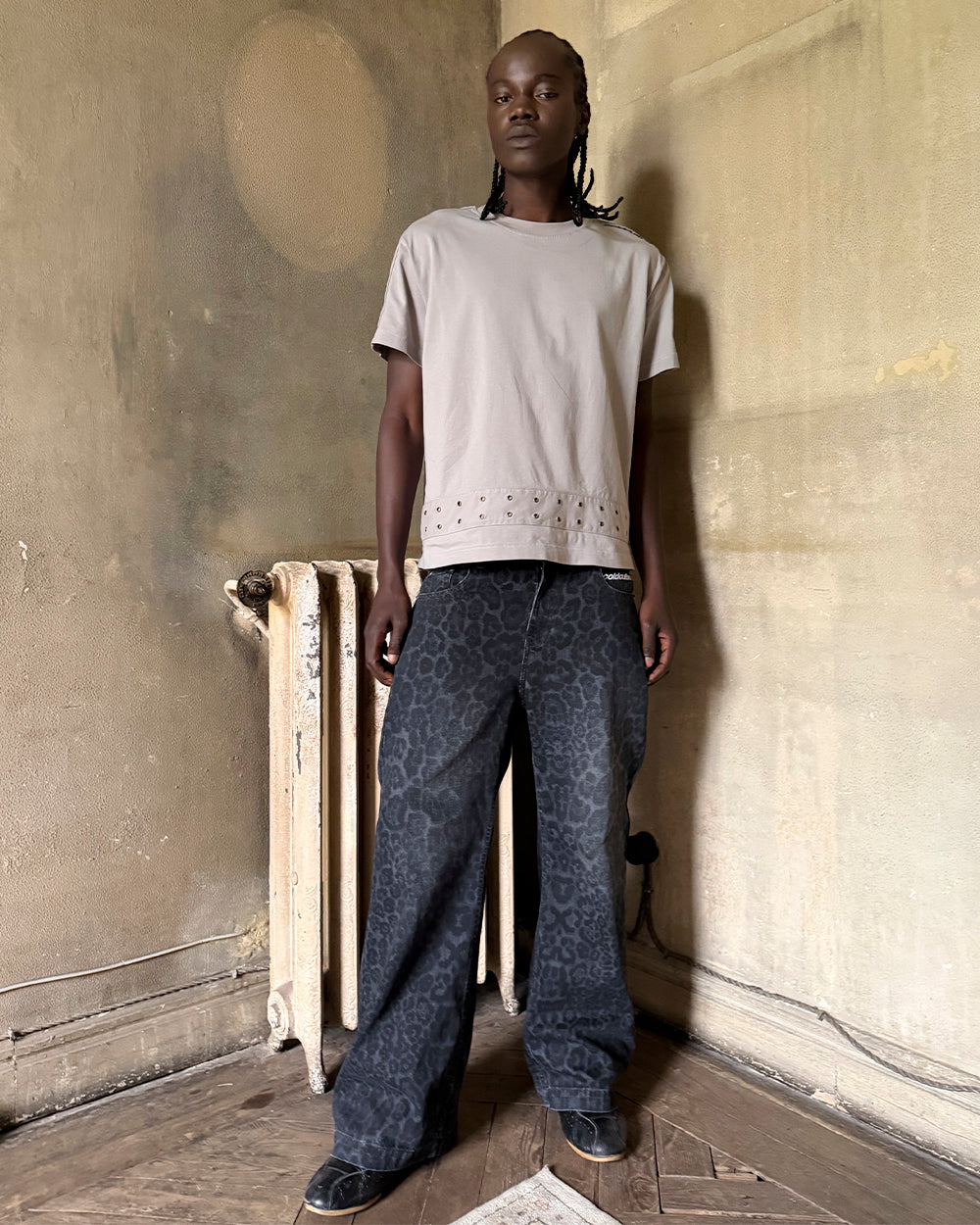 EYELET TEE LIGHT GREY