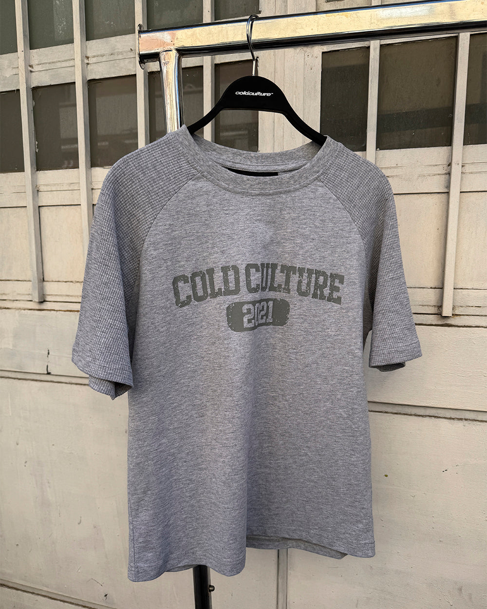 TROPHY TEE HEATHER GREY