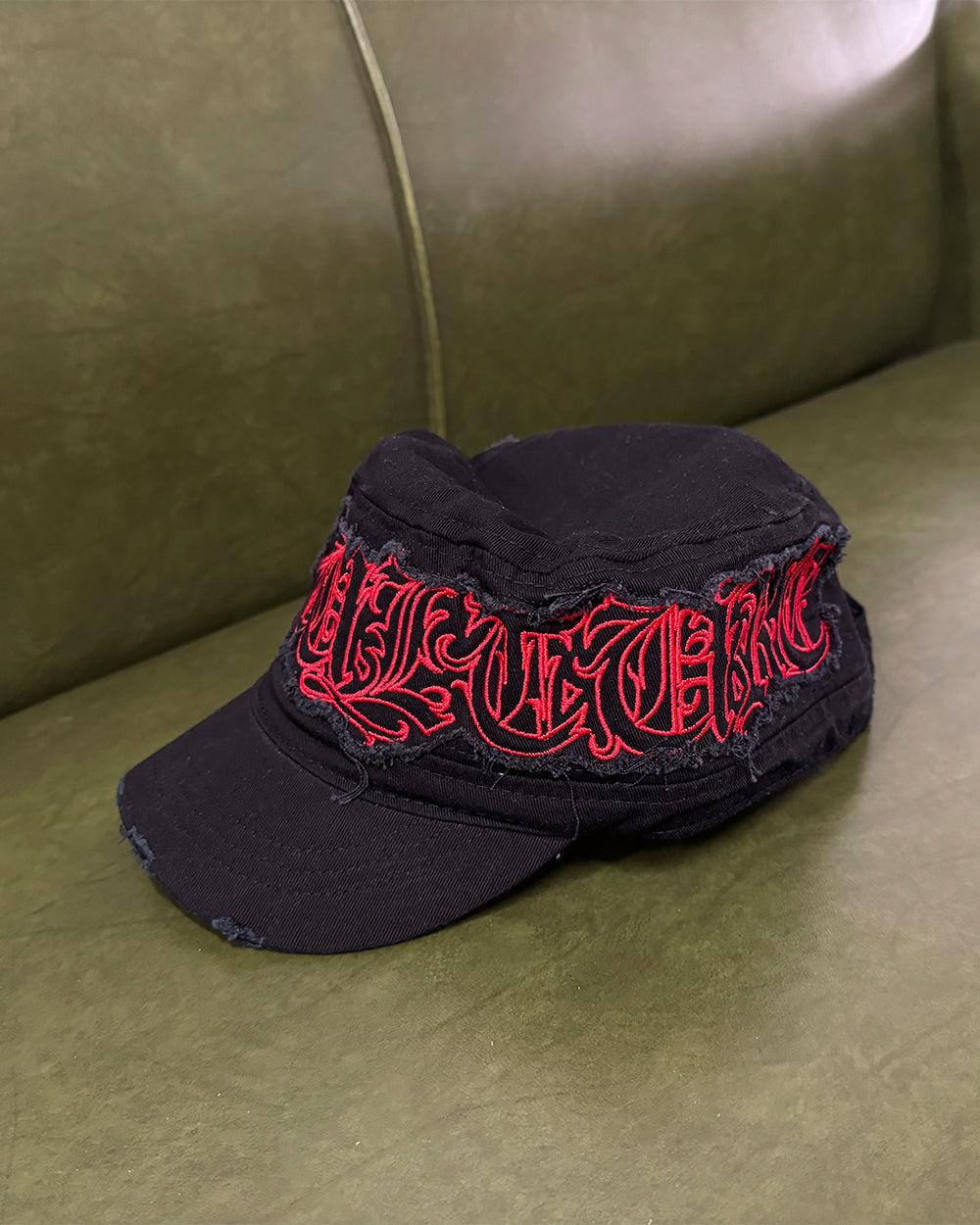 DISTRESS GOTHIC CAP BLACK