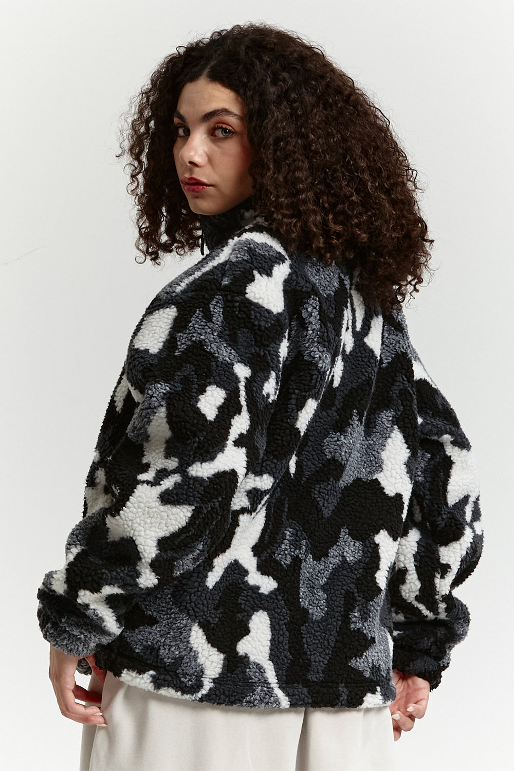 ABSTRACT FLEECE GREY CAMO