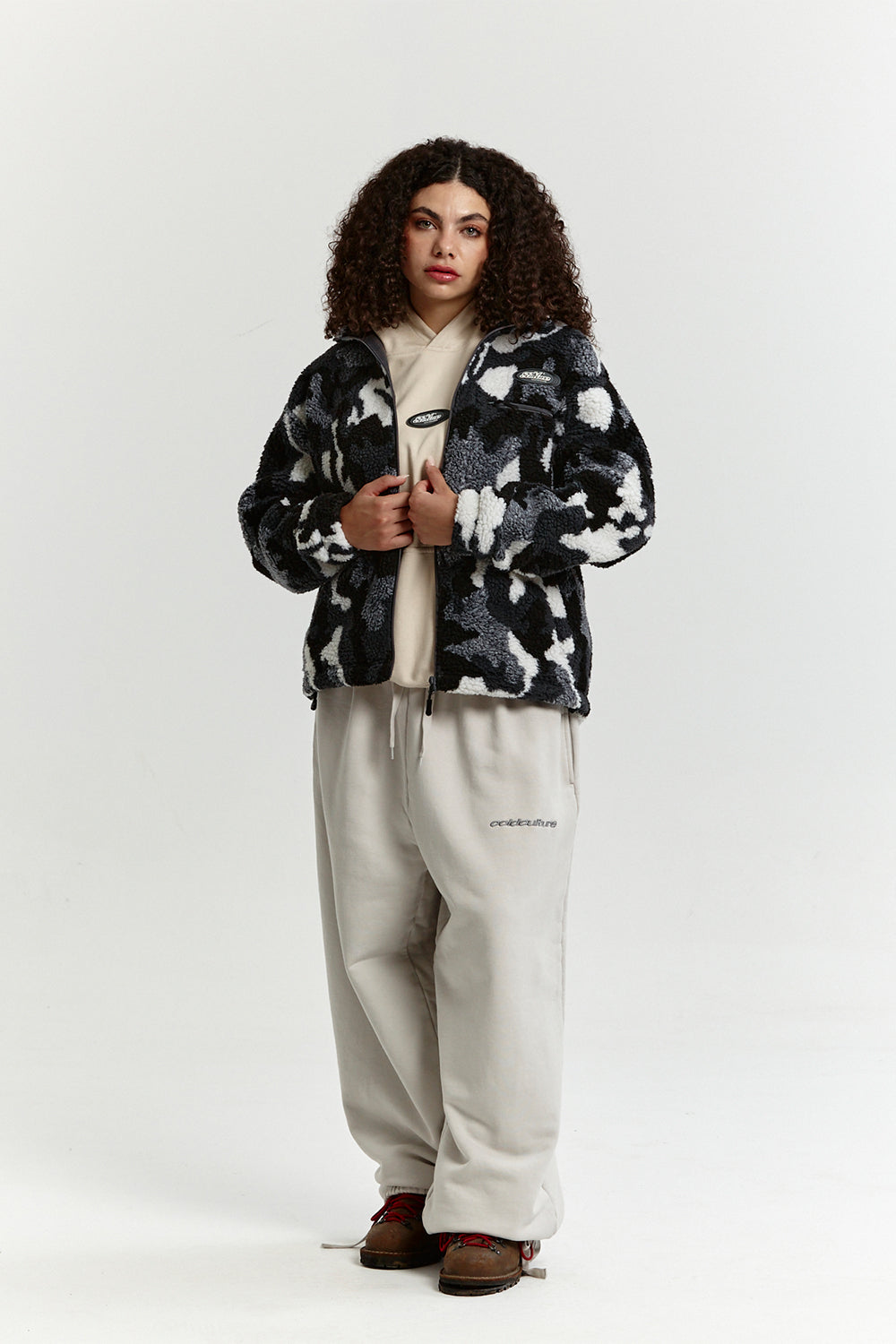 ABSTRACT FLEECE GREY CAMO