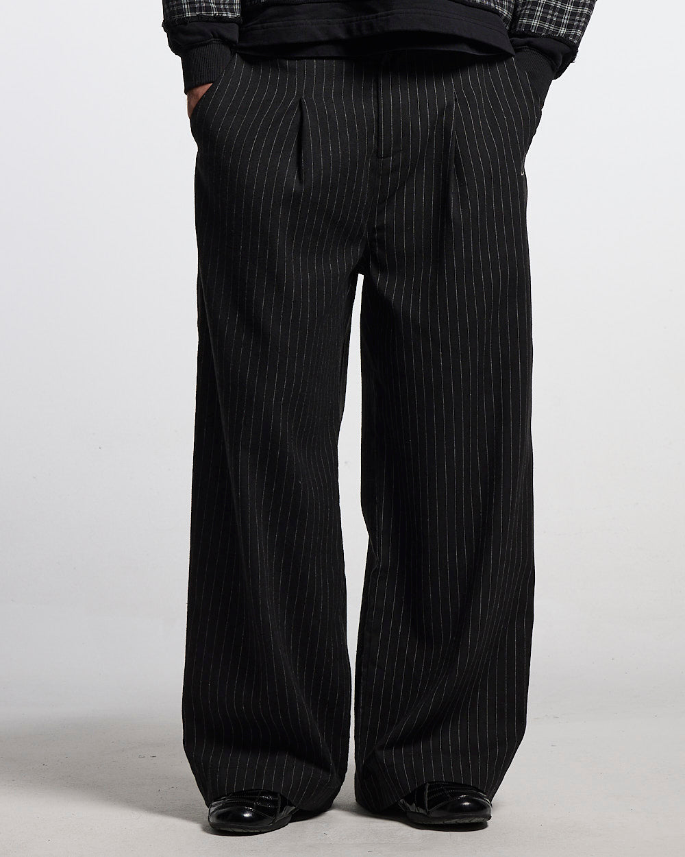 SEAM EFFECT LINE PANTS BLACK
