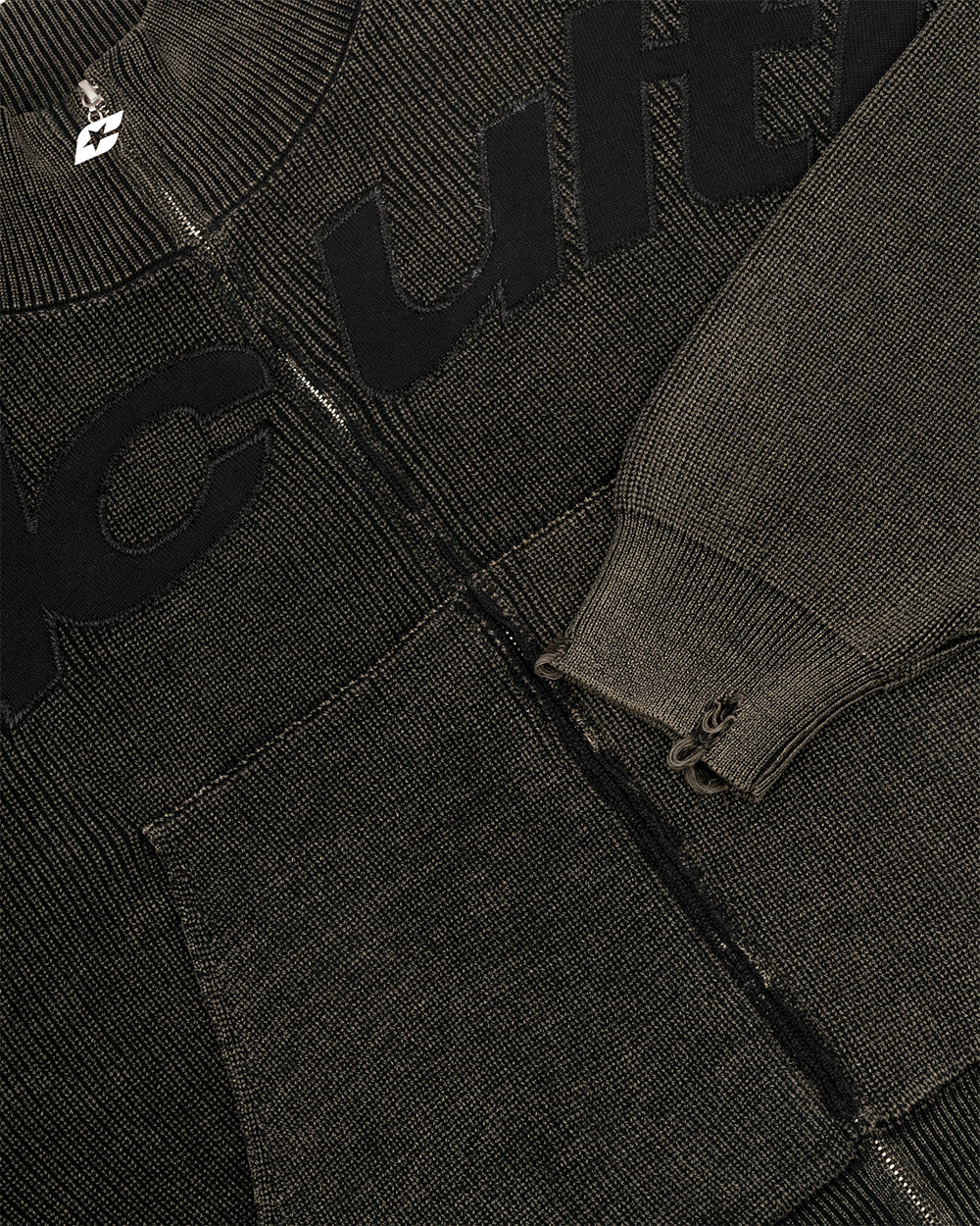 DISTRESS CURVED ZIP KNIT BLACK