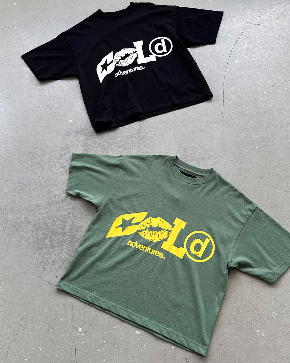 ADVENTURES TEE BLACK & WHITE