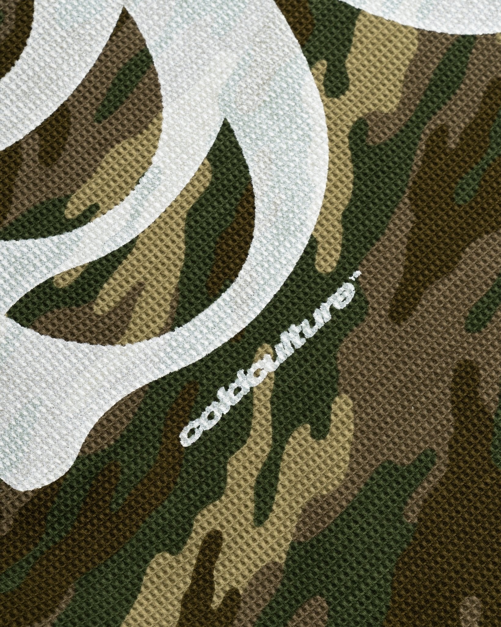 BONEY LONGSLEEVE CAMO - Cold Culture