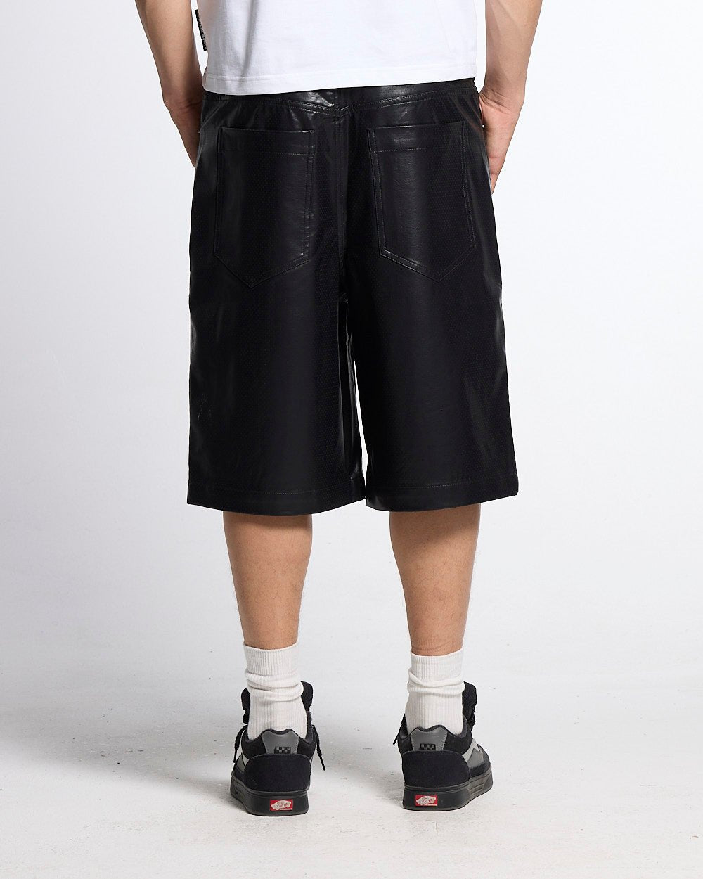 BRAVE SHORTS BLACK - Cold Culture