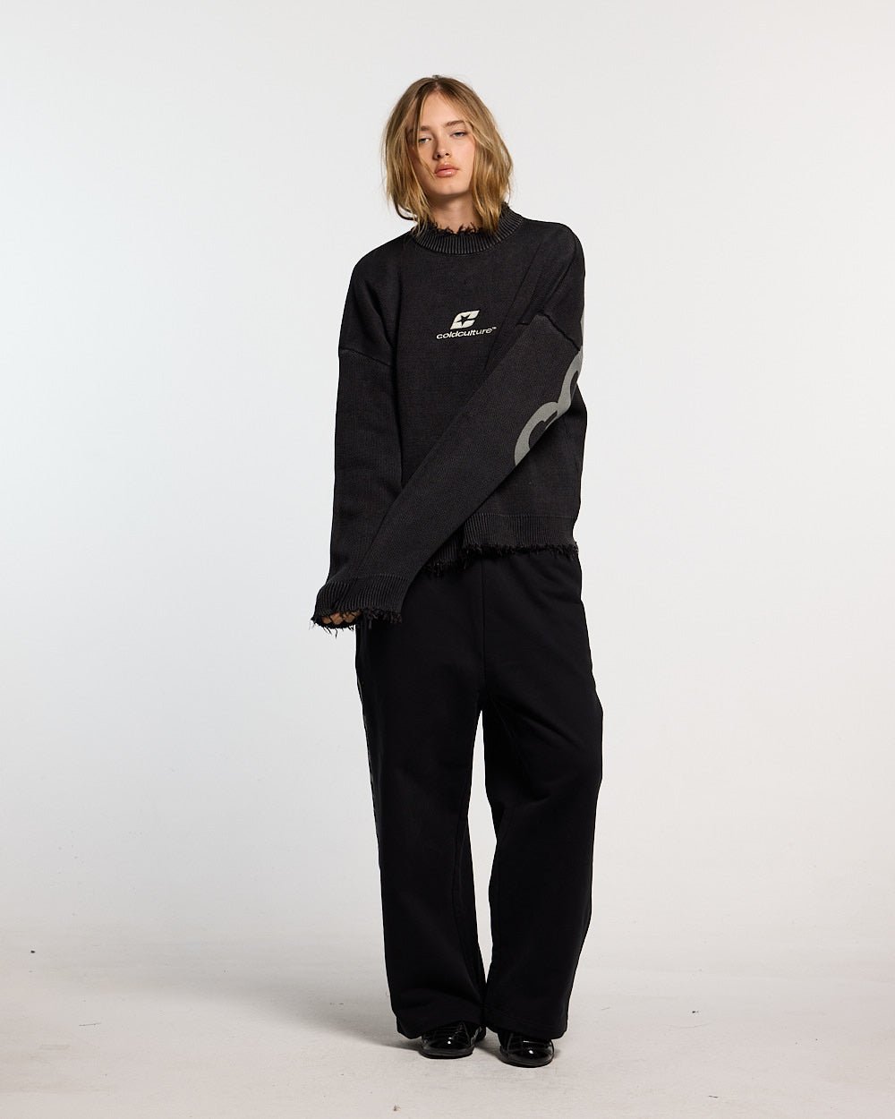 COZY CURVED KNITWEAR BLACK - Cold Culture