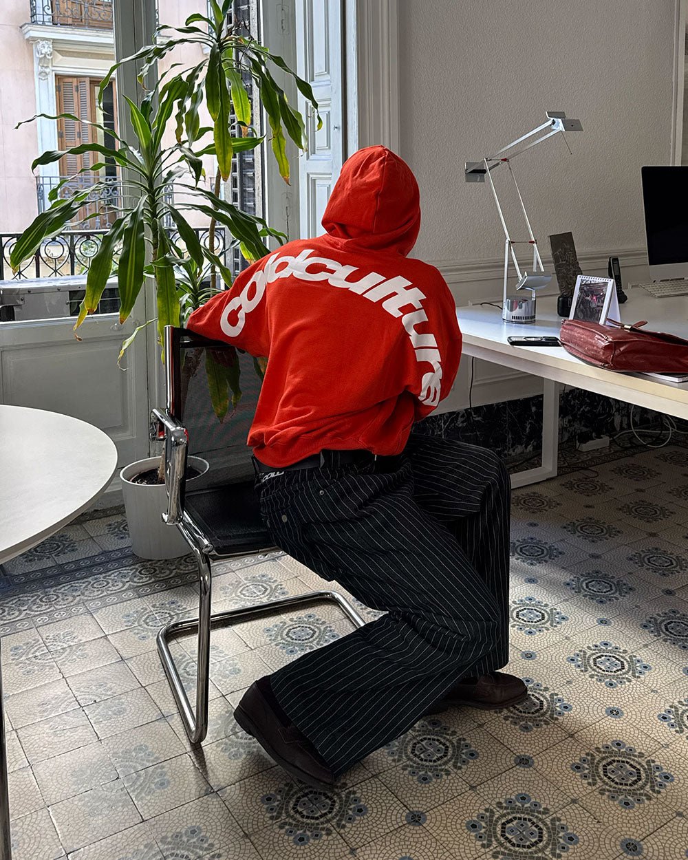 CURVED HOODIE VIBRANT RED - COLD CULTURE