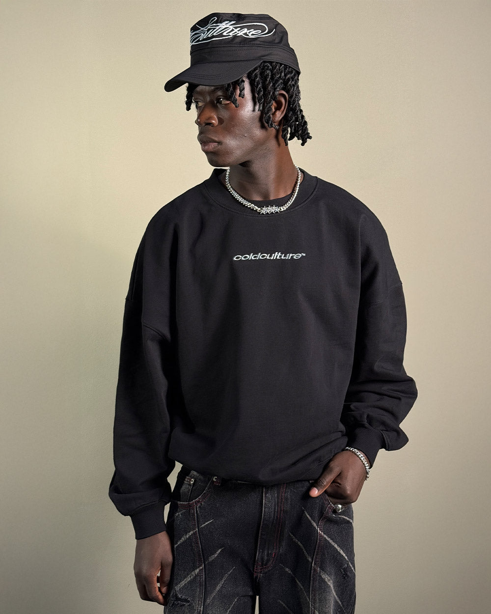 DISTRESS CURVED CREWNECK BLACK - Cold Culture