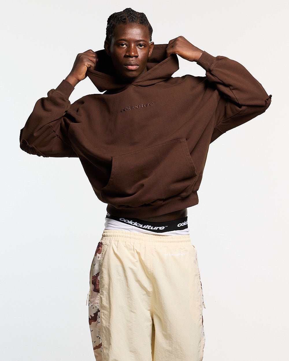 DISTRESS CURVED HOODIE BROWN - Cold Culture