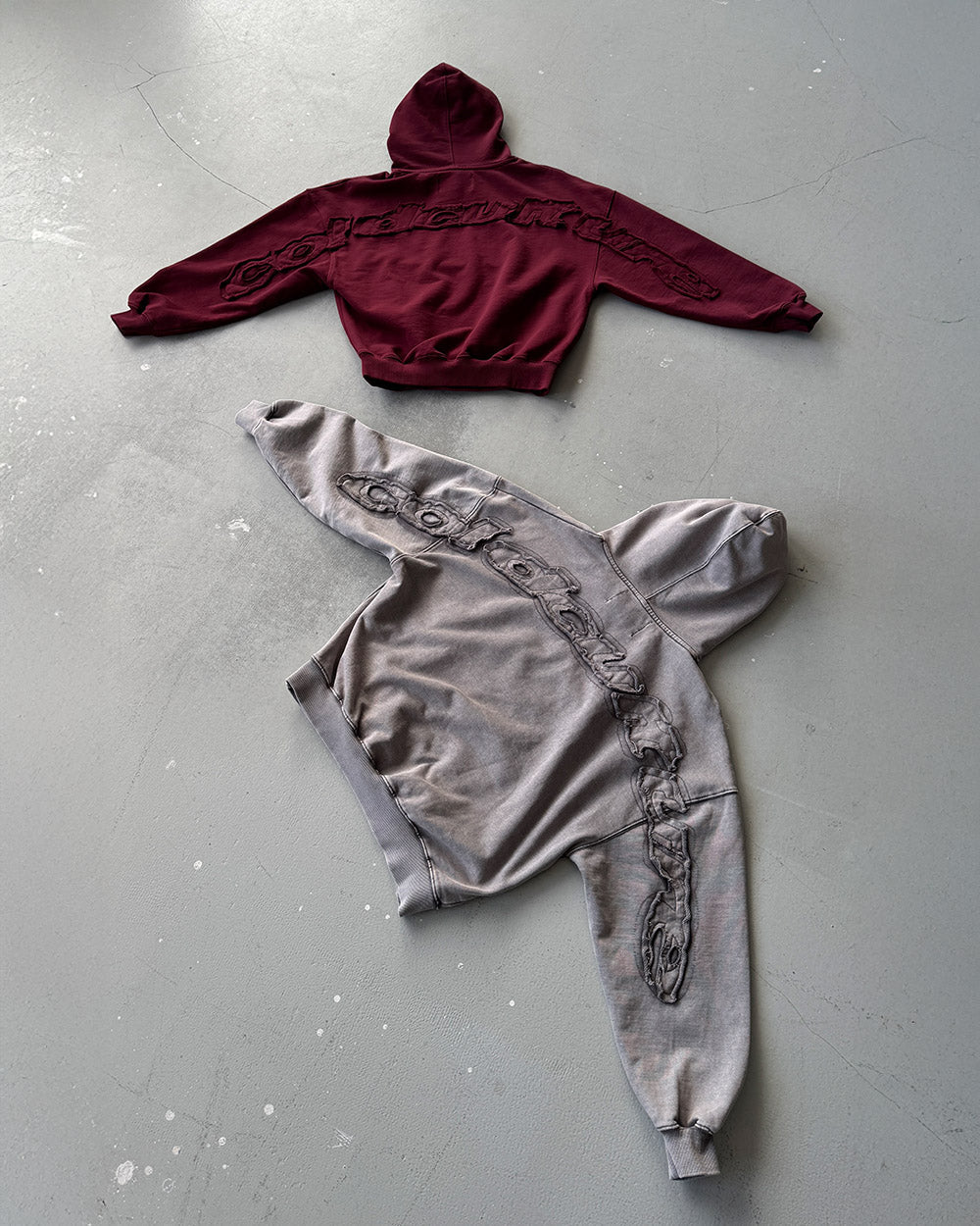 DISTRESS CURVED HOODIE BURGUNDY - Cold Culture