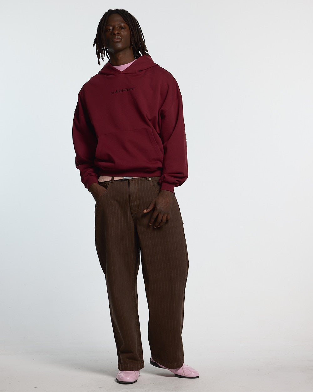 DISTRESS CURVED HOODIE BURGUNDY - Cold Culture