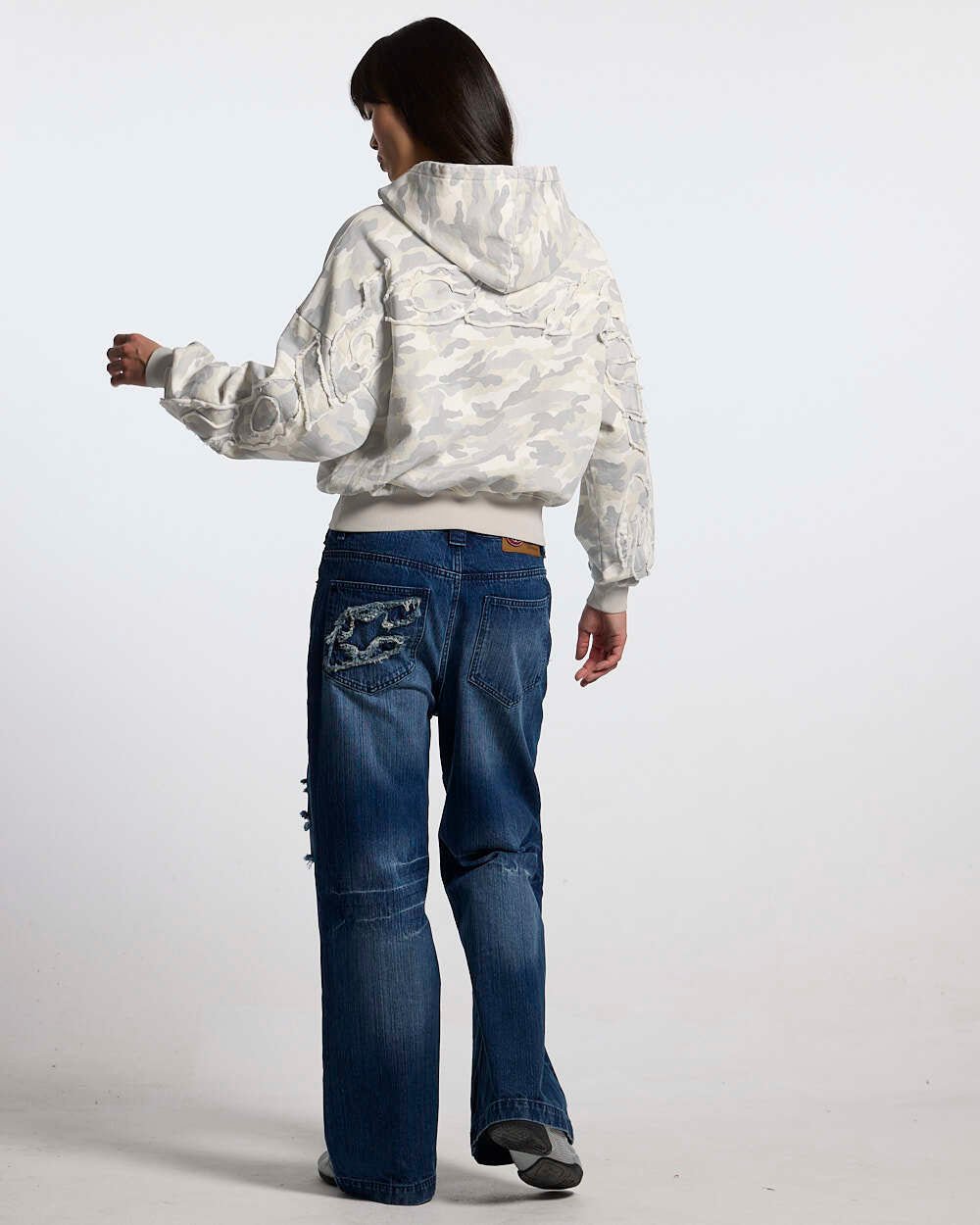 DISTRESS CURVED HOODIE CAMO GREY - Cold Culture