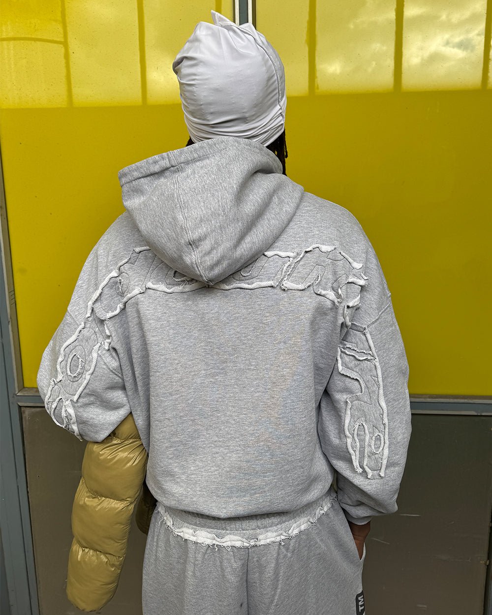 DISTRESS CURVED HOODIE LIGHT GREY - Cold Culture
