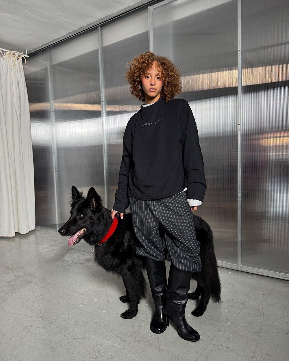 DISTRESS CURVED LONGSLEEVE BLACK - Cold Culture