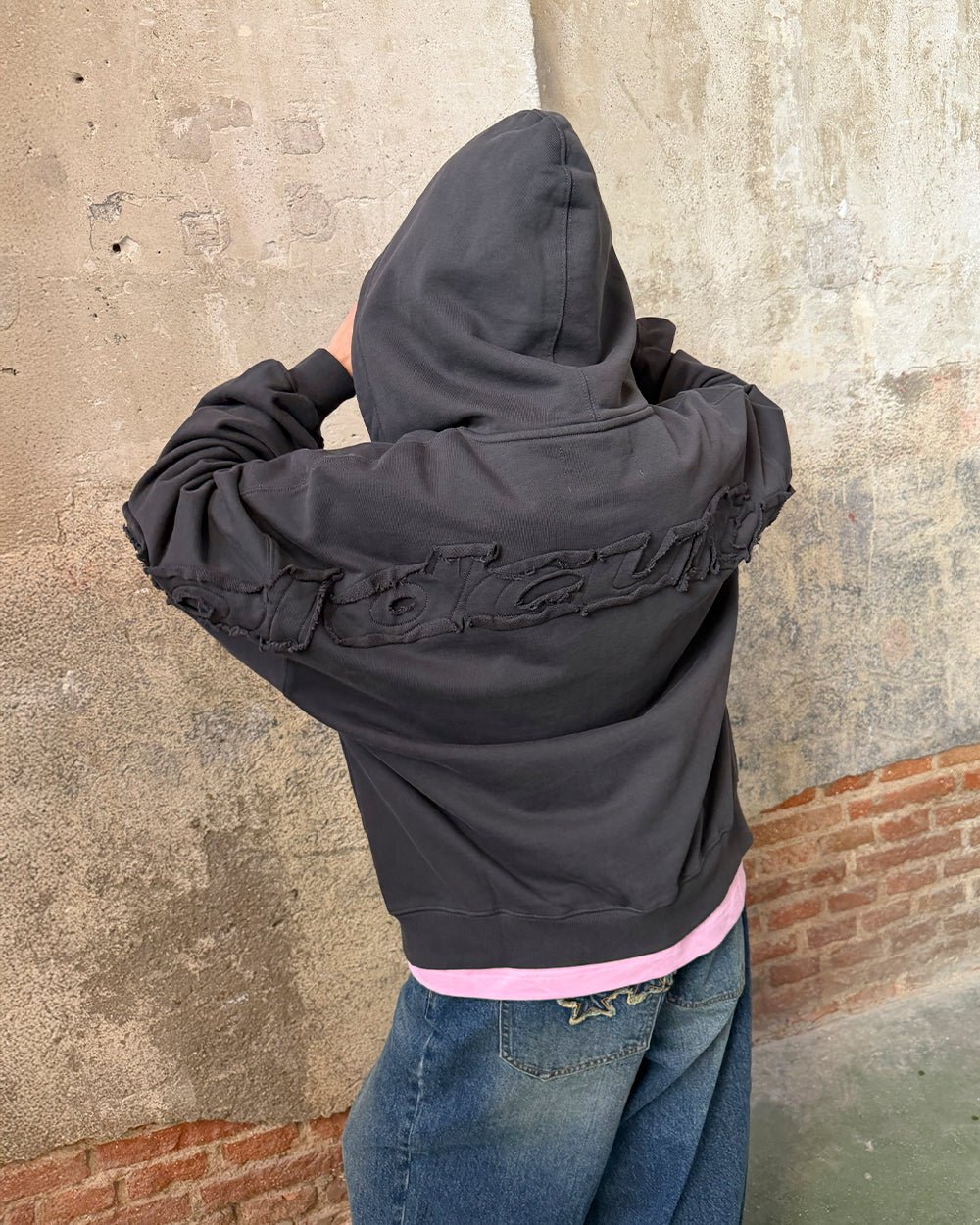 DISTRESS CURVED ZIP HOODIE DARK GREY - Cold Culture