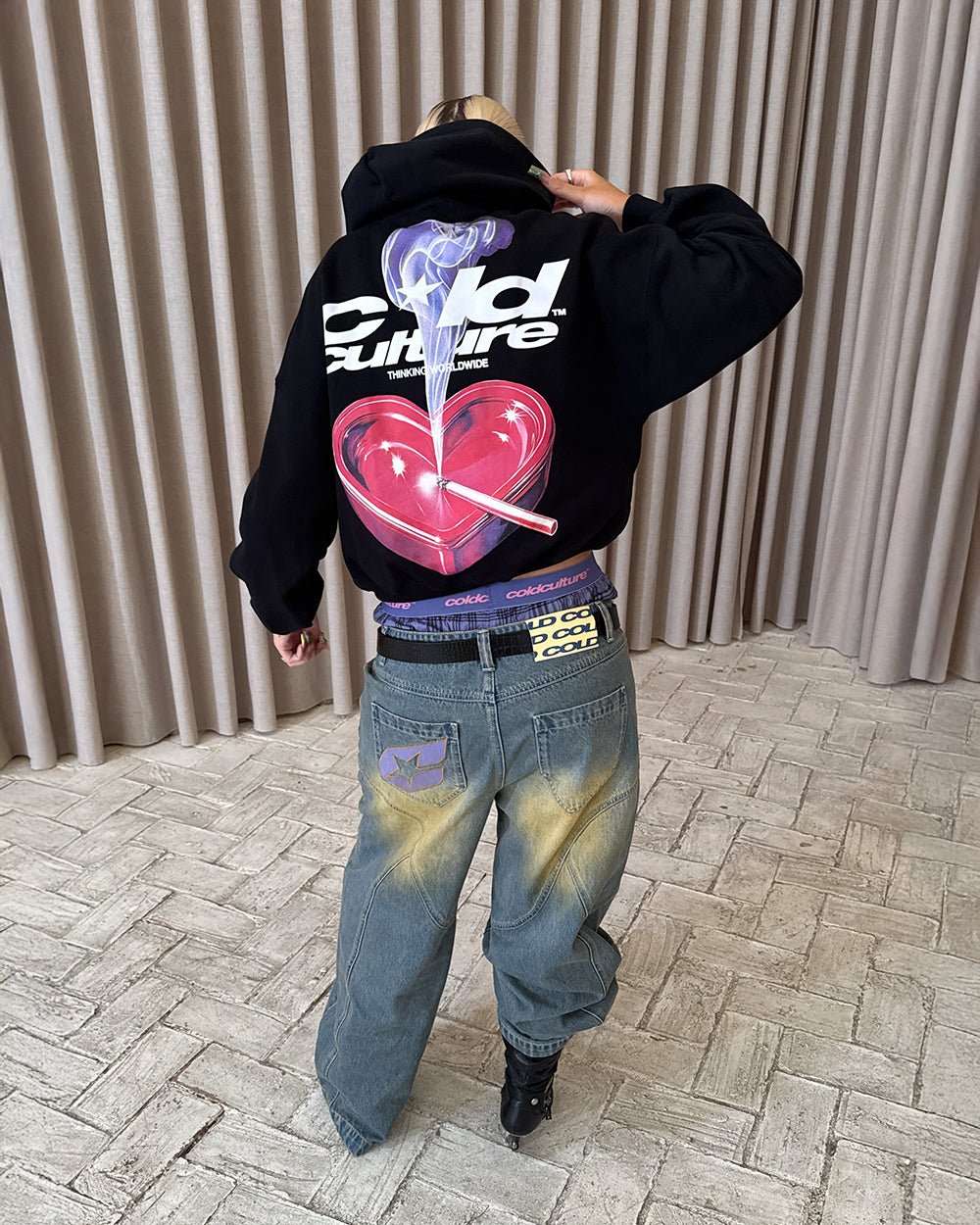 HEART ASHTRAY HOODIE BLACK - COLD CULTURE