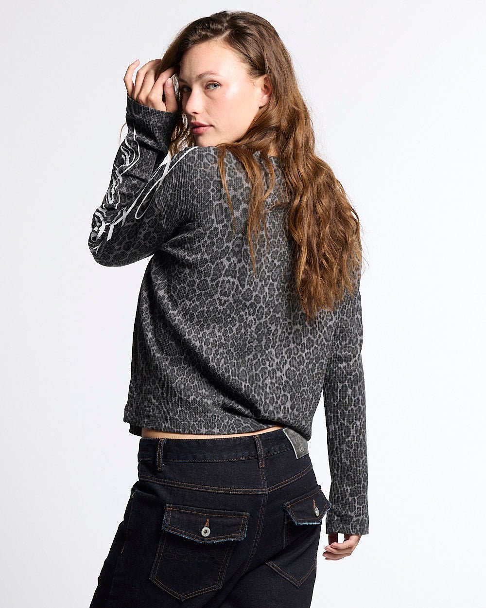 HIDDEN CHEETAH LONGSLEEVE DARK GREY - Cold Culture