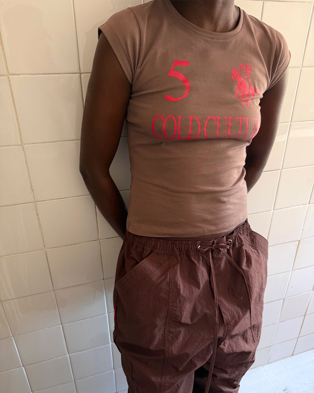 KNOTTY BABY TEE BROWN - Cold Culture