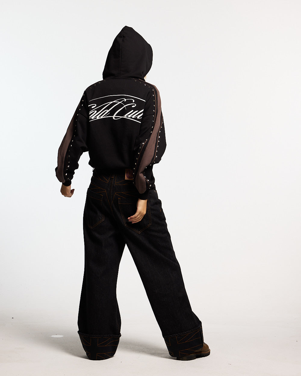 SCRIPT STUDS HOODIE BLACK