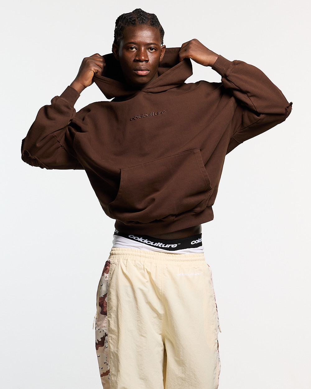DISTRESS CURVED HOODIE BROWN