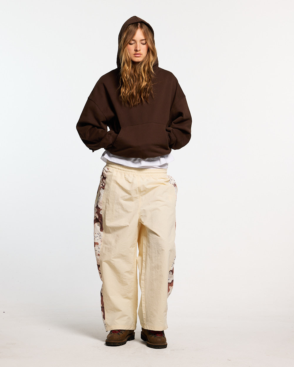 DISTRESS CURVED HOODIE BROWN