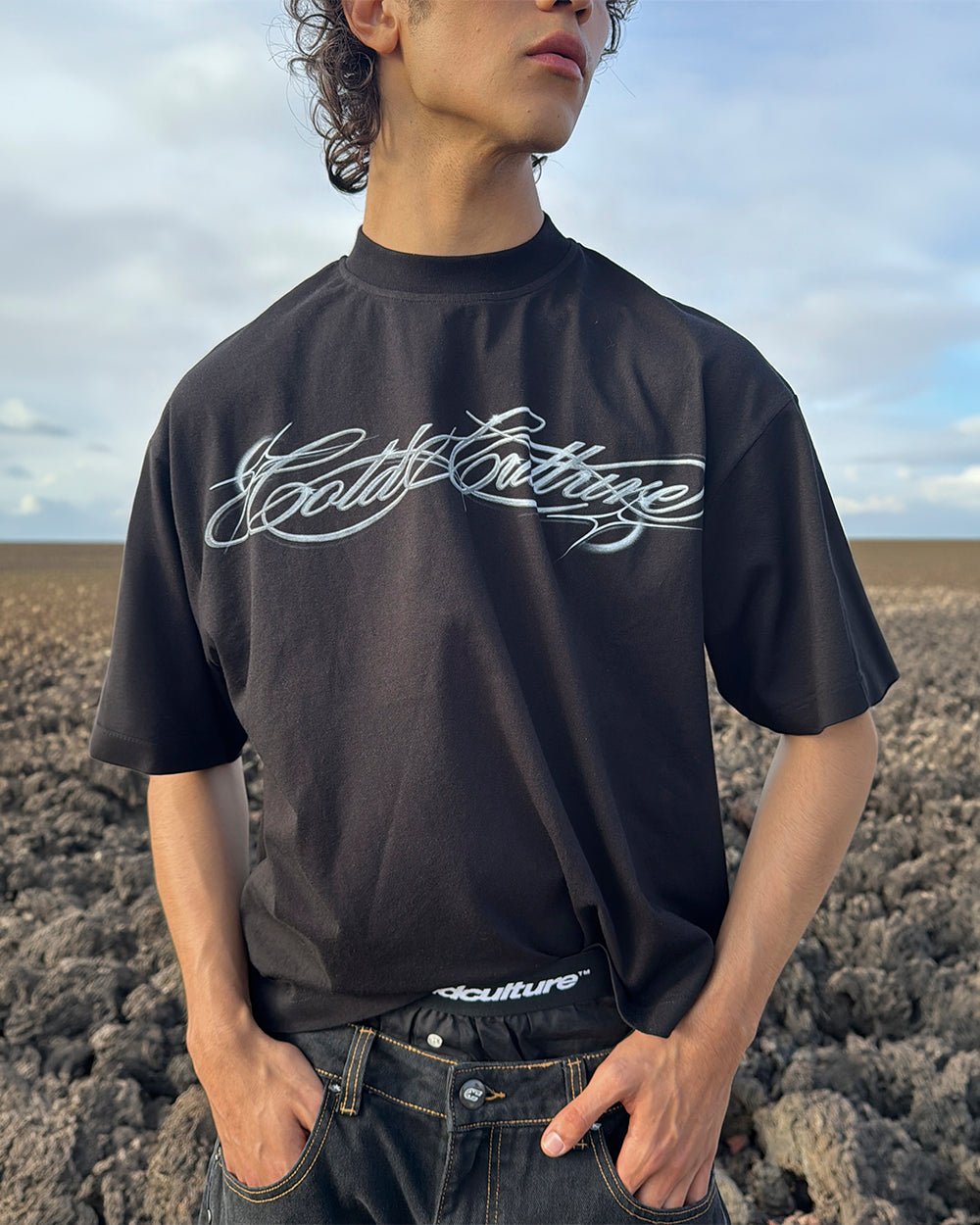 METAL SCRIPT TEE BLACK - Cold Culture