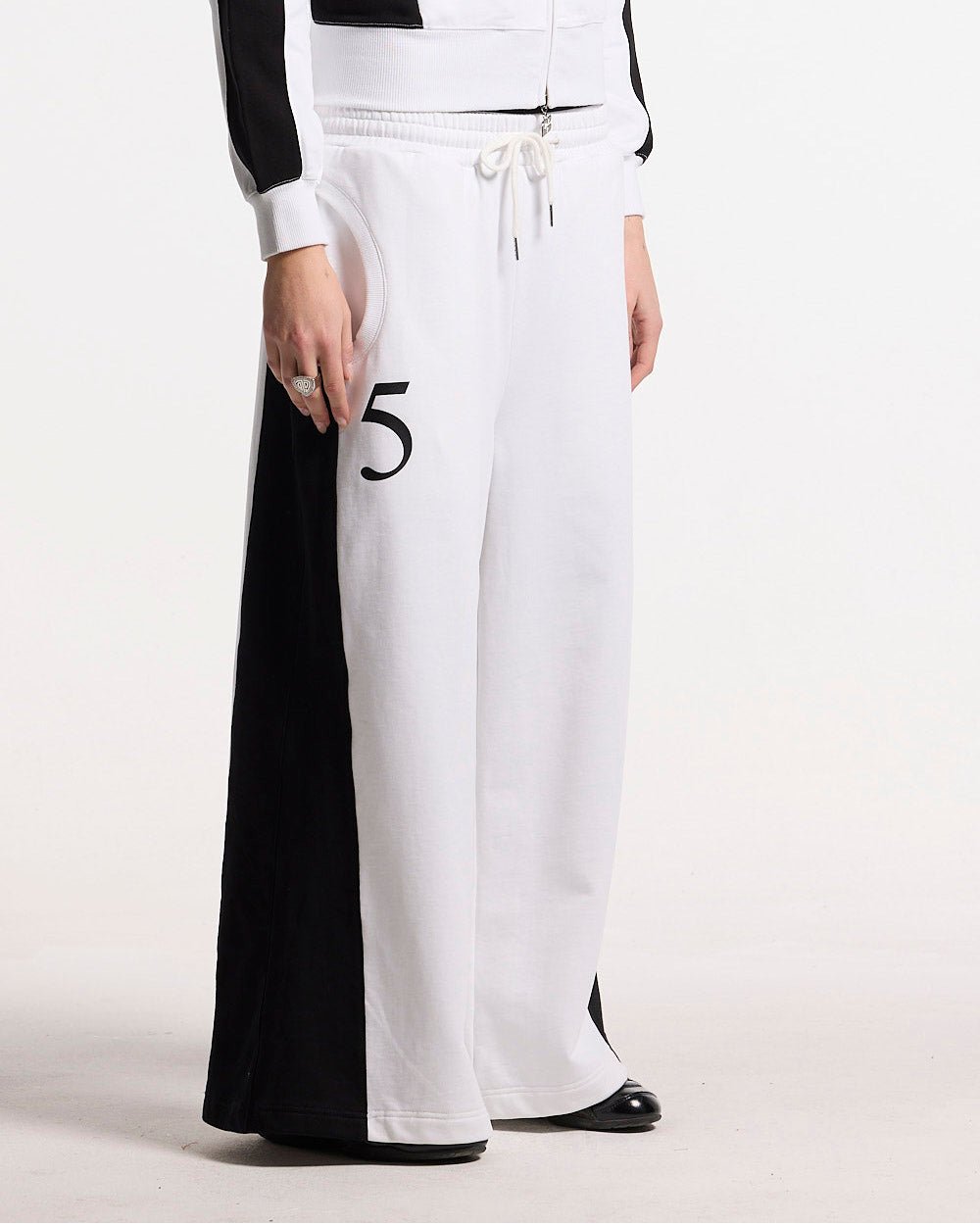 NIA SET SWEATPANTS WHITE & BLACK - Cold Culture