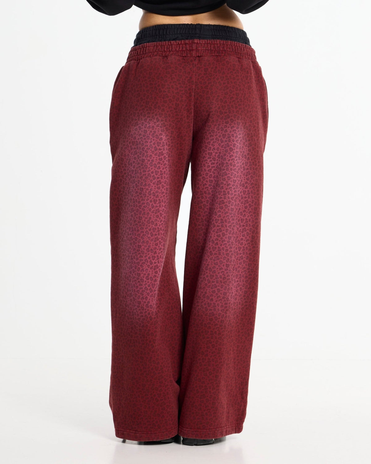 NIGHTHUNT SWEATPANTS RED - Cold Culture