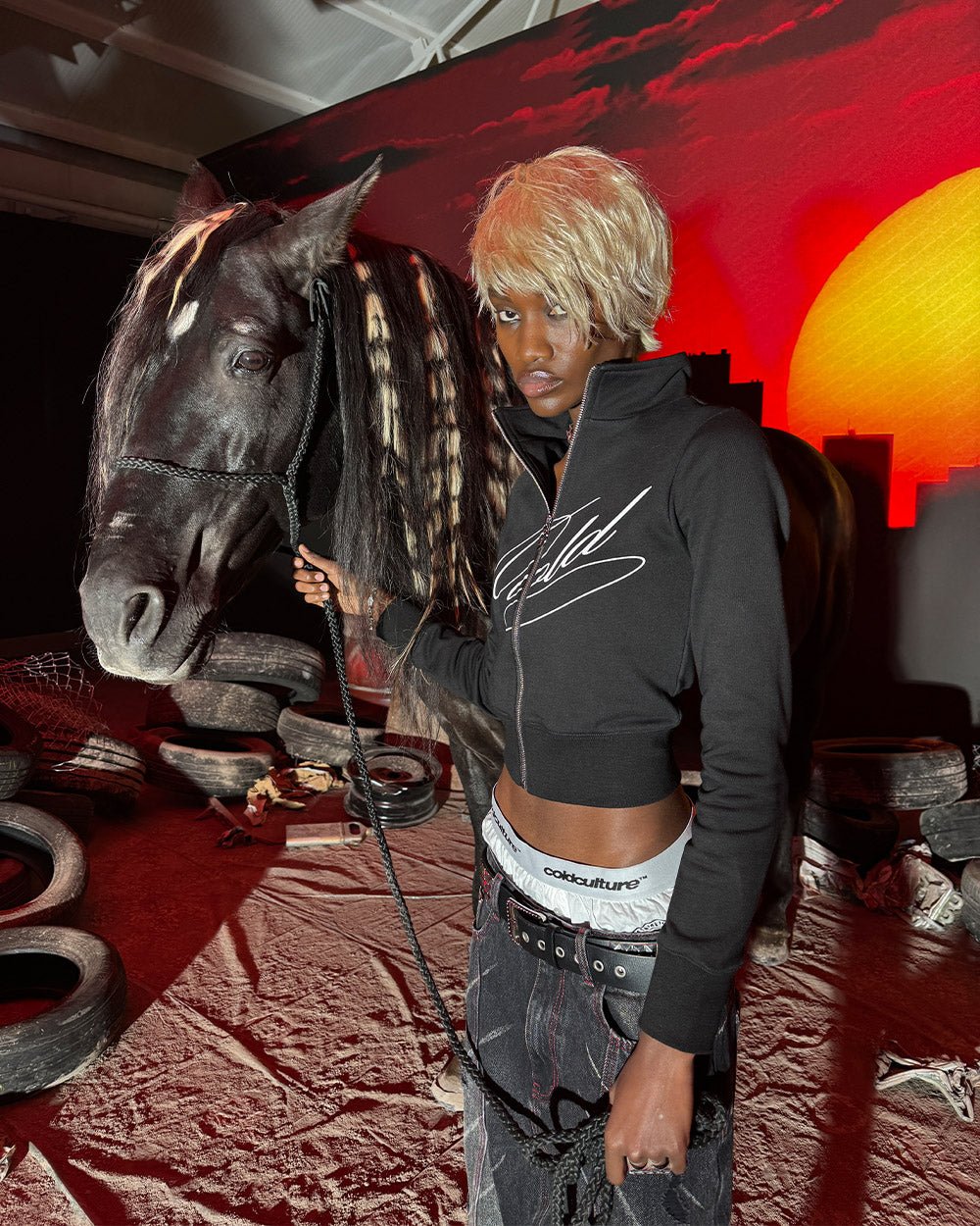 OFF GRID ZIPPER BLACK - Cold Culture