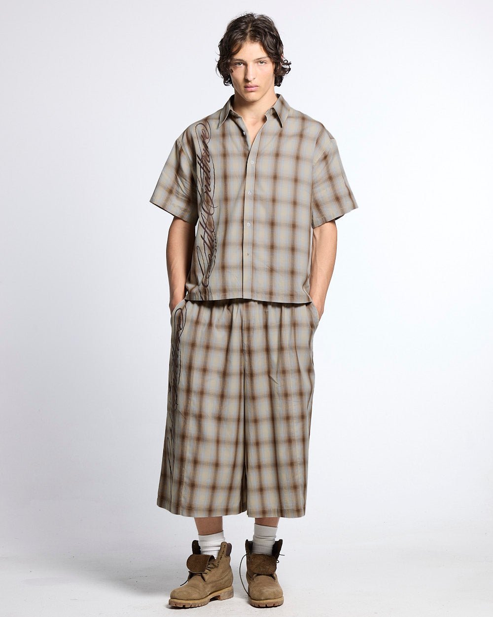 OFFICE SCRIPT SHORTS BEIGE - Cold Culture