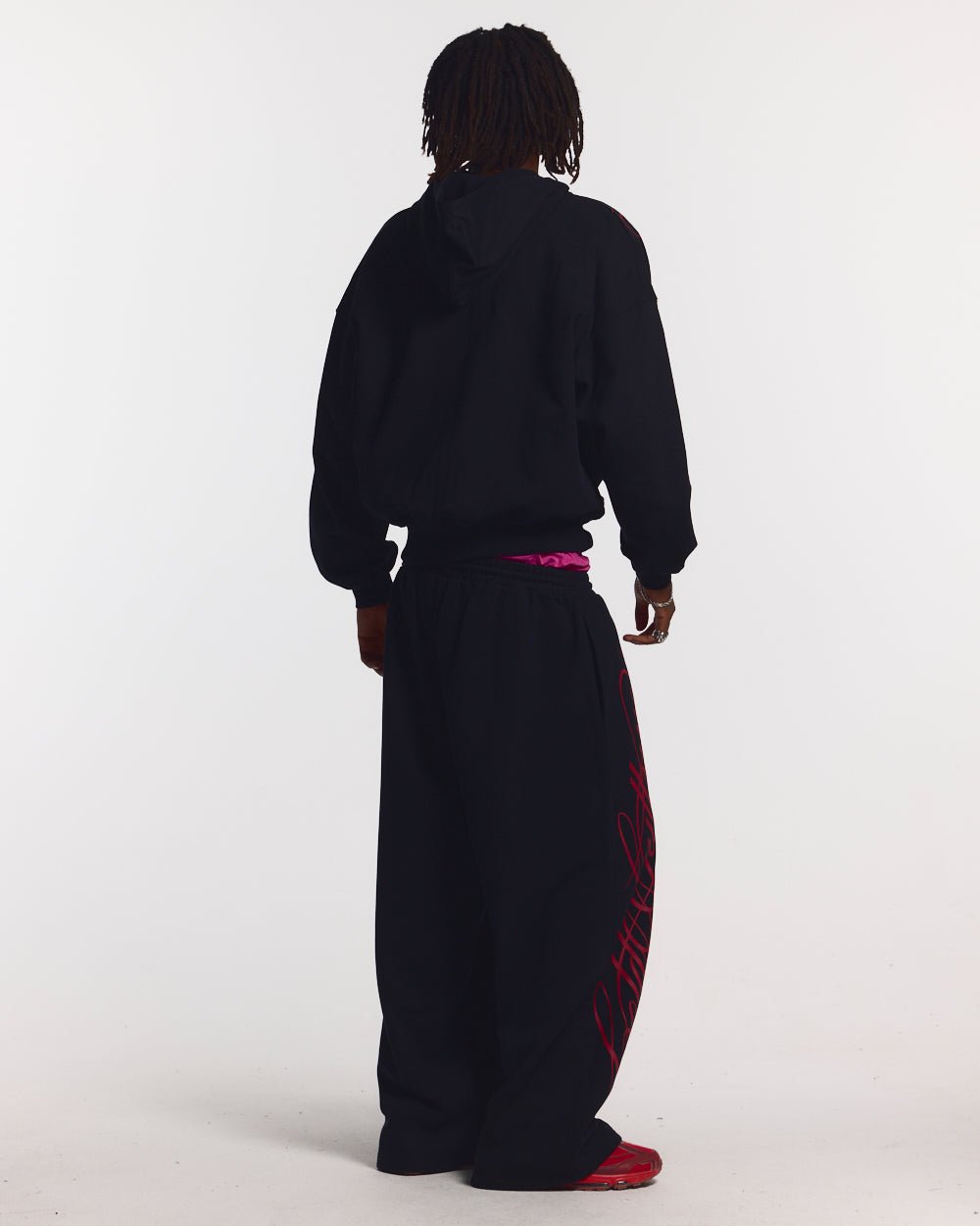 SCRIPT SWEATPANTS BLACK - Cold Culture