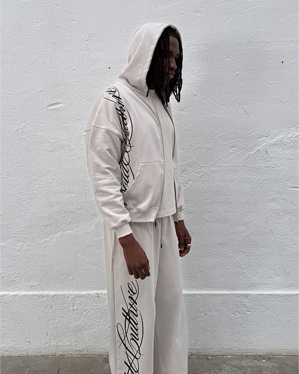 SCRIPT SWEATPANTS LIGHT GREY - Cold Culture