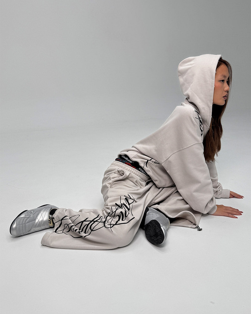 SCRIPT SWEATPANTS LIGHT GREY - Cold Culture