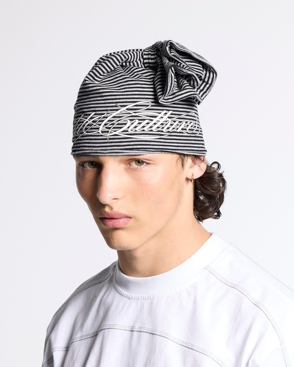 SCRIPTED STRIPES KNOT BEANIE BLACK - Cold Culture
