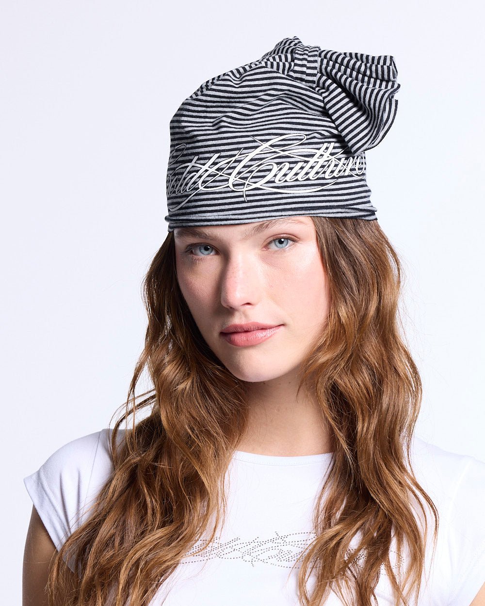 SCRIPTED STRIPES KNOT BEANIE BLACK - Cold Culture