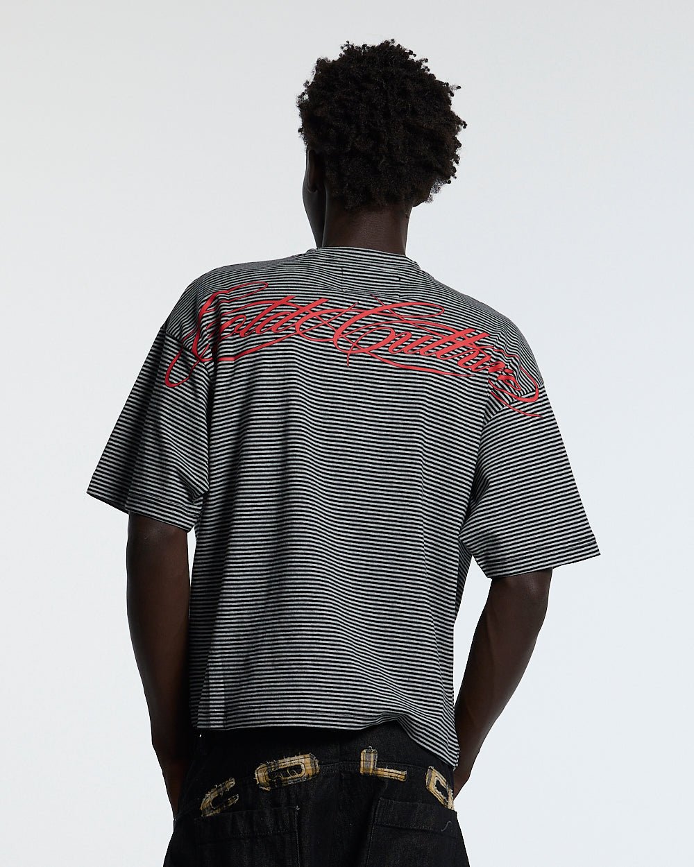SCRIPTED STRIPES TEE BLACK - Cold Culture
