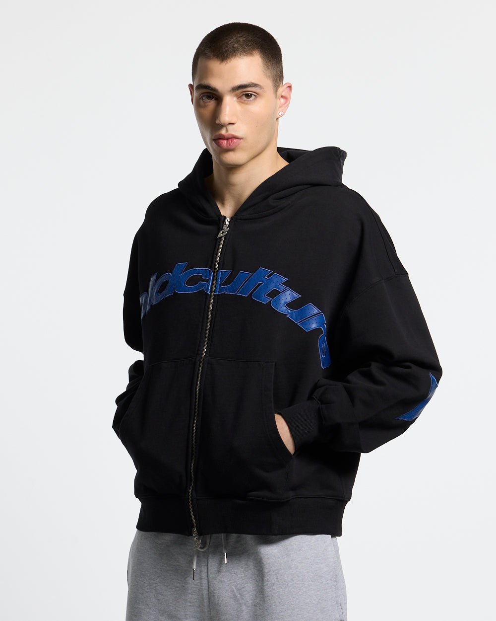 STAR CURVED ZIP HOODIE BLACK - Cold Culture